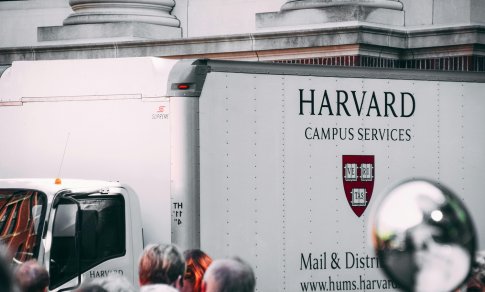 Harvardo universitetui – D. Trumpo administracijos kirtis: kaltina antisemitizmu, įšaldė įspūdingą finansavimą