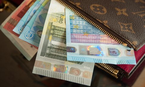 Tyrimas atskleidė, kokia suma leistų lietuviams jaustis turtingiems