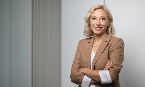 Kaip dirbtinis intelektas ir „finfluenceriai“ keičia mūsų pinigų valdymo įpročius