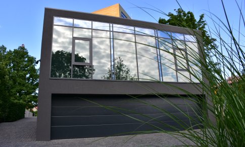 Atsisveikinkite su alinančiu karščiu: MADICO langų plėvelės namams ir terasoms