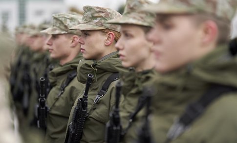 Ne tik kariuomenė: kaip civiliai darbuotojai prisideda prie valstybės gynybos