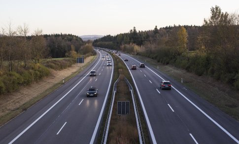 Nuo liepos įsigalios svarbus pakeitimas: dalis vairuotojų nebegalės naudotis savo automobiliais
