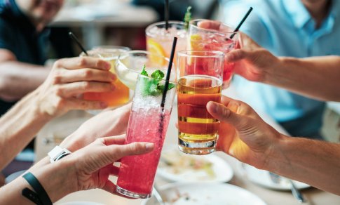 Kas septintas nepilnametis alkoholio gauna iš savo tėvų