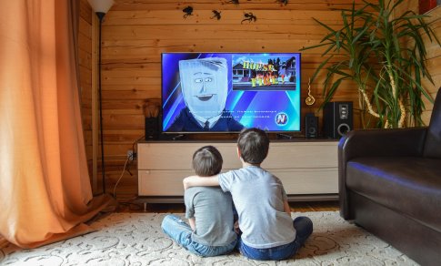 Vaikai vasarą leidžia ne kieme, o prie kompiuterio: ekrano laikas išaugo 40 proc.