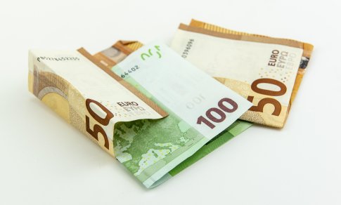 Įspėja gyventojus neinvestuoti į keturias nelegalias platformas