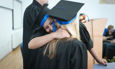 Kritikos lavinos sulaukusi ministerija ieškos sprendimų „šimtukininkams“