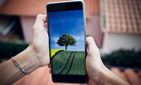 Ploniausias, tvariausias, žygiams ar augintiniui – įdomiausi 2025 m. telefonai, kuriuos įmanoma įsigyti