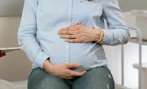 Būsimoms mamoms maisto papildų saujomis vartoti nebūtina: kas duoda daugiausiai naudos