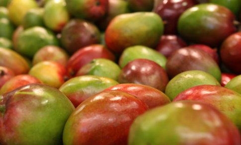 Egzotiniai vaisiai – vitaminų šaltinis ar nematoma grėsmė lėkštėje?