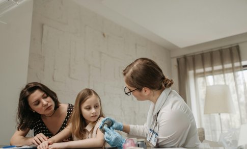 JAV mažina vaikams rekomenduojamų skiepų skaičių