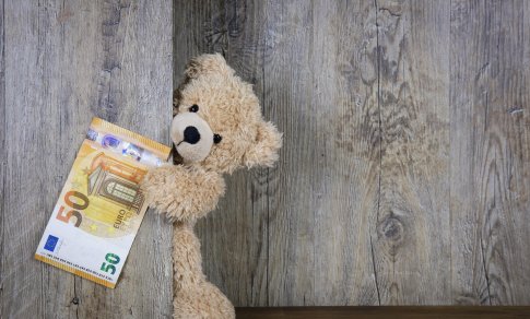 Per metus padidėjo vidutinė alga „į rankas“