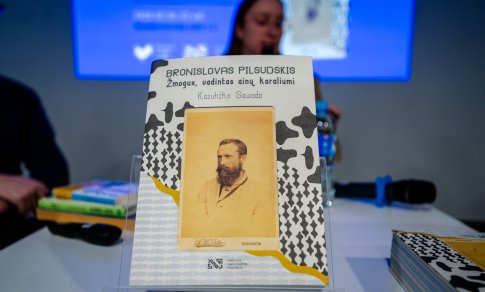 Išleista knyga apie žmogų, išsaugojusį nykstančios ainų tautos balsą