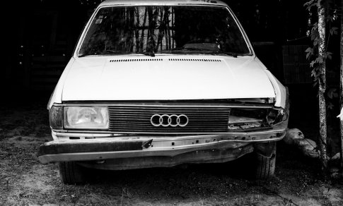 Nauja tvarka keičia žaidimo taisykles: kas laukia kiemuose apleistų automobilių