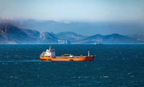 JAV leido laikinai prekiauti tam tikra nafta iš Rusijos