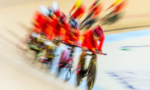 Translytėms moterims nuo 2028 m. uždrausta varžytis olimpinių žaidynių moterų rungtyse