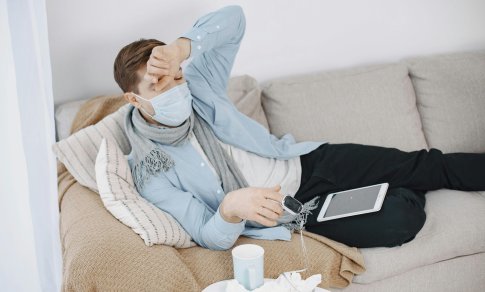 Vaistininkė atskleidė, kokių patarimų žmonės prisiskaito internete: kai kurie gali rimtai pakenkti