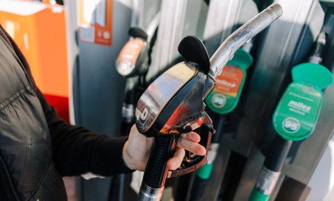 Dėl brangstančio maisto ir degalų vis labiau nerimauja trys iš keturių lietuvių