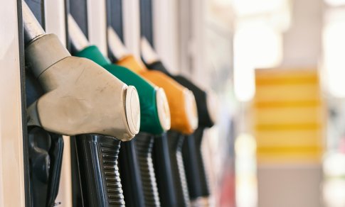 Pratęstos paliaubos naftos kainų nesumažino