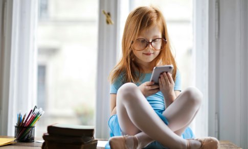 Kas šeštas vaikas patiria patyčias internete – ekspertė įvardijo 3 svarbiausius žingsnius tėvams