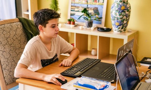 Pirmasis darbas vasarą: ką turi žinoti nepilnamečiai ir jų tėvai