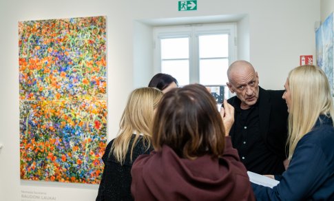 „Jaunas ir durnas“: Zarasuose atidaroma Šarūno Saukos darbų paroda