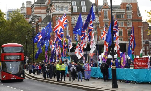 Tarp britų – diskusijos dėl sugrįžimo į Europos Sąjungą
