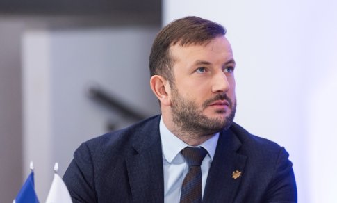 V. Sinkevičius nemano, kad LSDP keis koalicijos sudėtį: jie pasiryžę sugerti tiek smūgių, kiek „Nemuno aušra“ besmūgiuotų