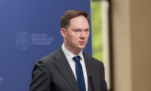 Ministras: jei nafta toliau pigs, galbūt neverta pratęsti laikinos dyzelino akcizo lengvatos