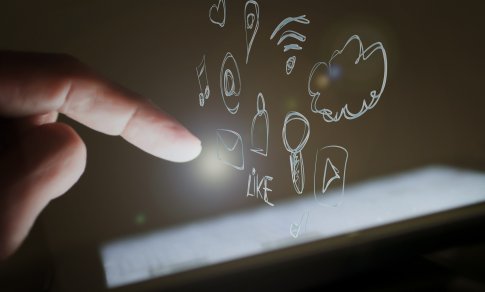 Tyrimas: dezinformacija socialiniuose tinkluose platinama pagal tiksliai suplanuotą sistemą