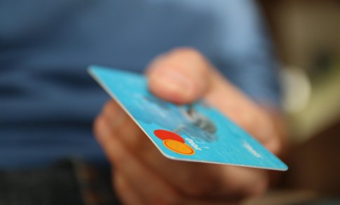 Ekspertė atsako: ką daryti pametus banko kortelę?