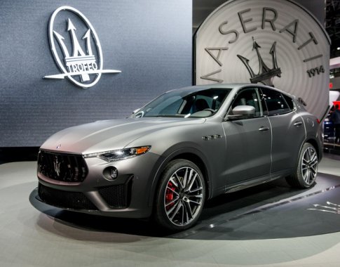 Naująjį „Maserati Levante Trofeo“ varo „Ferrari“