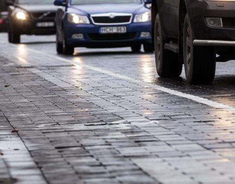 Kaunas su didėjančiu eismu kovos naujais mokesčiais už automobilių stovėjimą