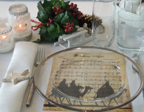 Kalėdų belaukiant: šventinio stalo puošyba