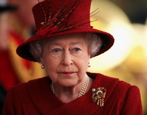 Karalienė Elžbieta II ragina siekti taikos visame pasaulyje