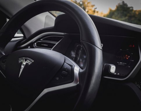 „Tesla“ sulaukė svarbių naujienų: uždegta žalia šviesa naujajam modeliui Europoje