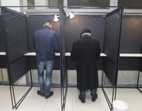 Pirmąją išankstinio balsavimo dieną rinkimuose dalyvavo 1,42 proc. rinkėjų