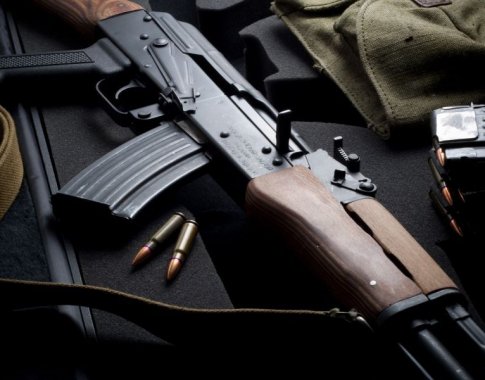 Ukrainos policija rusiškus ginklus keis į vokiškus: „Kalašnikovai“ buvo sukurti kariuomenei ir žudymui“