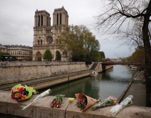 Paaiškėjo, per kiek laiko prancūzai ketina atstatyti sudegusią Paryžiaus katedrą