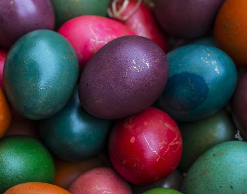 Medikai įspėja: kai kurie kiaušinių dažymo būdai yra kenksmingi sveikatai