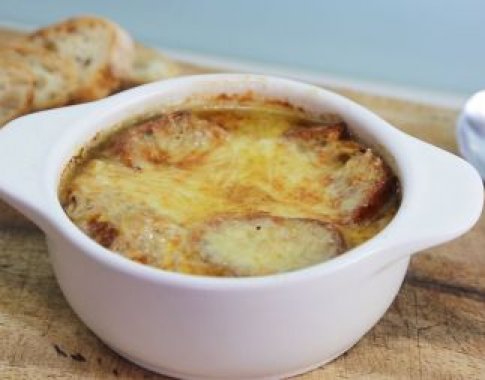 Pasaulio skoniai: prancūziška svogūnų sriuba (video)