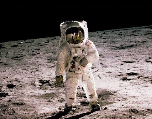 JAV planuoja naujas išvykas į Mėnulį ir Marsą: tam skirta papildomi 1,6 mlrd. dolerių JAV planuoja naujas išvykas į Mėnulį ir Marsą: tam skirta papildomi 1,6 mlrd. dolerių