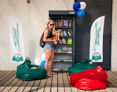 Į Kauno paplūdimius grįžta bibliotekos po atviru dangumi Į Kauno paplūdimius grįžta bibliotekos po atviru dangumi