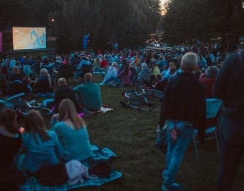 Lietuvą apvažiuosiantis „Kino karavanas“ skelbia vasaros maršrutą