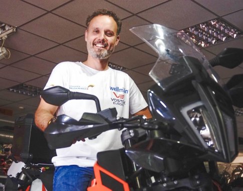 Druskininkietis motociklu pasišovė apkeliauti Žemę Druskininkietis motociklu pasišovė apkeliauti Žemę