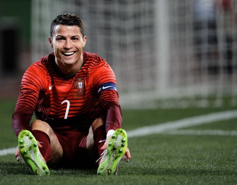 Lietuvos futbolo sirgaliai rugsėjį išvys pasaulinę žvaigždę: į Vilnių atvyks C.Ronaldo Lietuvos futbolo sirgaliai rugsėjį išvys pasaulinę žvaigždę: į Vilnių atvyks C.Ronaldo