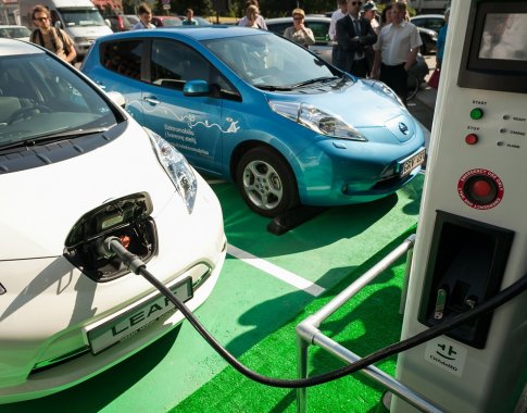 Seimas nepritarė siūlymui naujų elektromobilių įsigijimui taikyti lengvatinį 9 proc. PVM tarifą