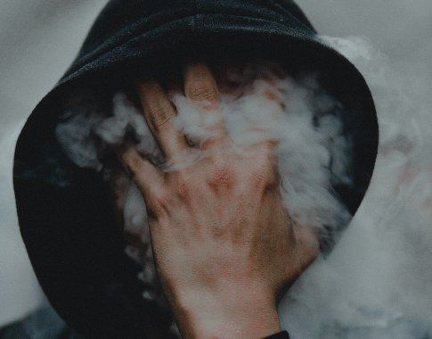 Specialisto nuomonė: rūkaliai žalingu įpročiu maskuoja įsisenėjusias problemas