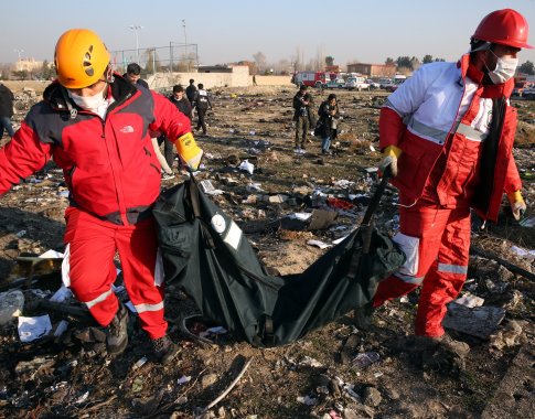 Iranas: sudužęs Ukrainos oro linijų lėktuvas dėl „problemos“ buvo apsisukęs grįžti į oro uostą