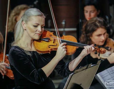 Publikos kvėpavimą smuikininkė prilygina miegančiam kūdikiui