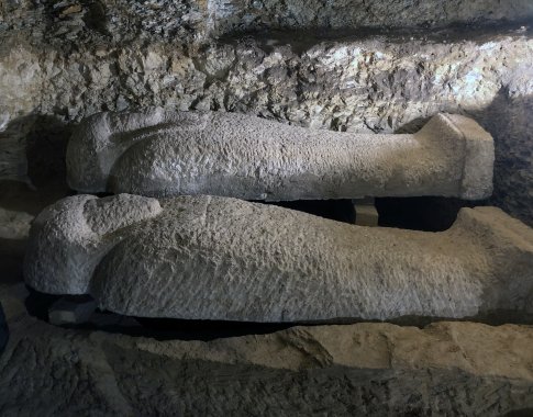 Egipte rastos beveik 3 000 metų senumo kapavietės su sarkofagais